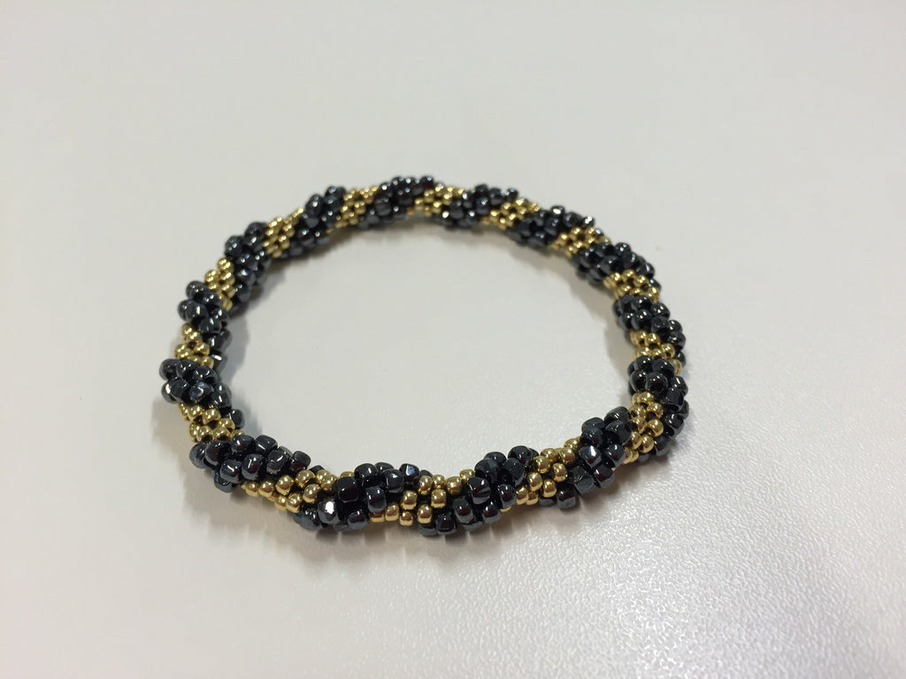 Elegant deep green and gold slim bracelet
