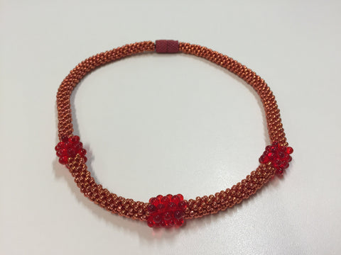 Dazzling Rouge necklace with strong magnetic clasp